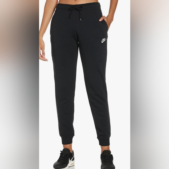 Nike Sportswear Essential Sweatpants - Picture 2 of 4